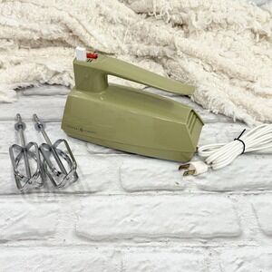 Vtg 60's GE General Electric Hand Mixer 3-speed Avocado Green D3M57 8amp Mixer